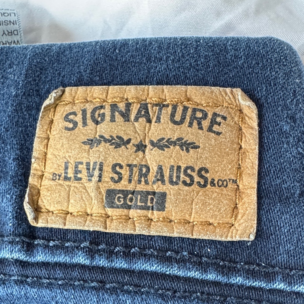 Signature by Levi Strauss Medium Blue Jeans - Picture 2 of 6